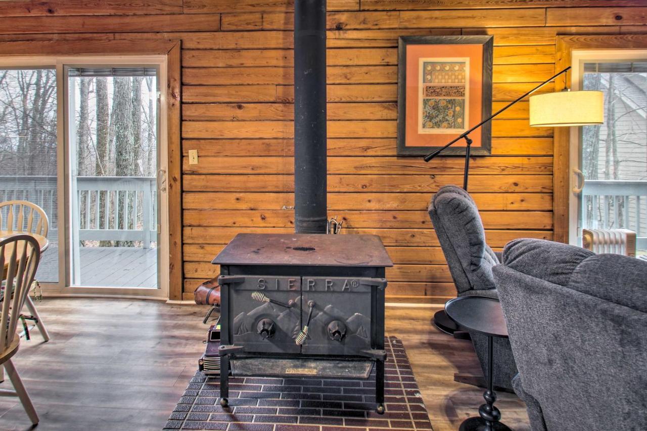 Wintergreen Home With Deck - Near Skiing And Hiking! エクステリア 写真